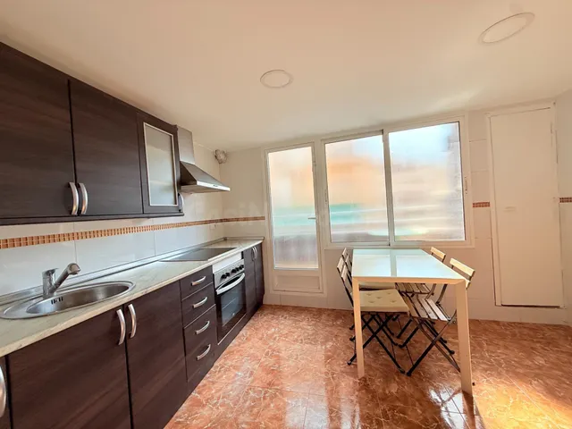 EXCELENTE PISO CERCA DE LA PLAYA, TOTALMENTE REFORMADO, EN 1 - foto 3