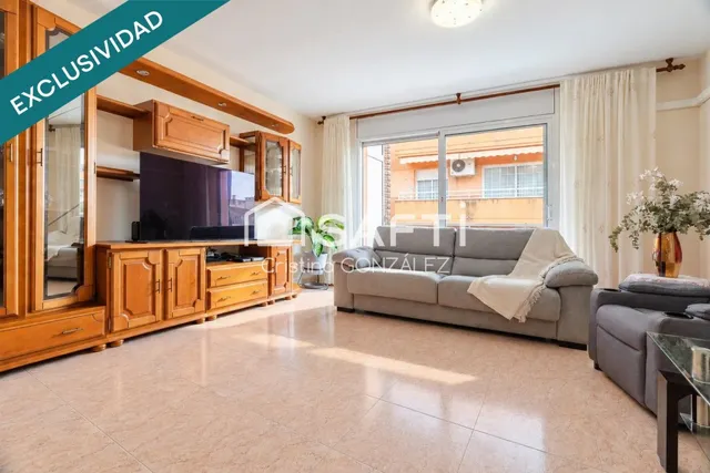 “Tu hogar ideal en Santa Maria – Fondo Sumella: práctico, luminoso y listo para entrar.” — 33