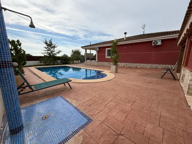 PRECIOSO CHALET EN MARINES — 35