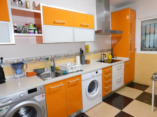 Chalet Adosado en Yuncler 3 Plantas para entrar a vivir — 13