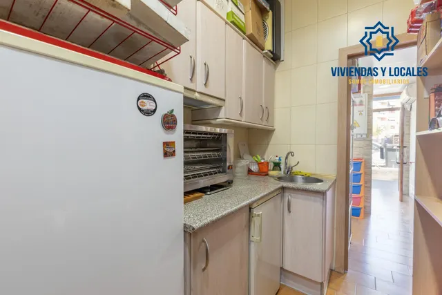 Local en venta junto al instituto Zaidín Vergeles – Listo para empezar tu negocio — 12