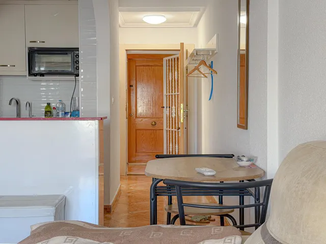 Centro! Interesante ático semireformado, con gran terraza e increíbles vistas panorámicas + 2 piscinas comunitarias — 17