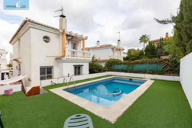Casa independiente con piscina en La Zubia. — 39