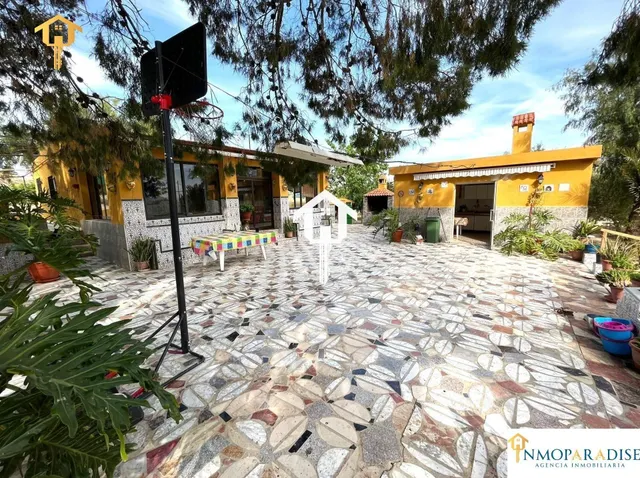 CASA ADOSADA INDEPENDIENTE EN VENTA EN EL REBOLLEDO, ELCHE. 