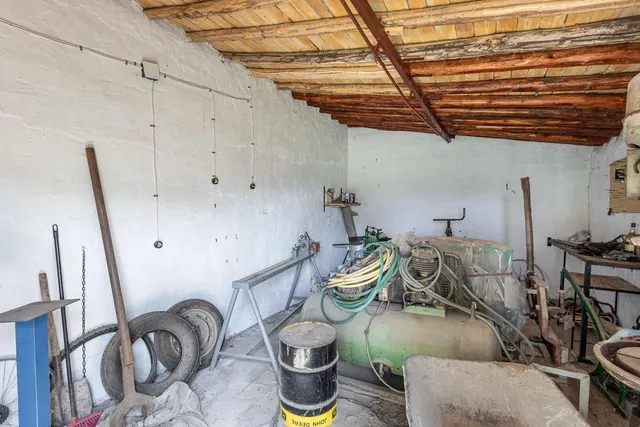 ESTUPENDO SOLAR URBANO CON NAVE EN PEDRO MARTÍNEZ — 11