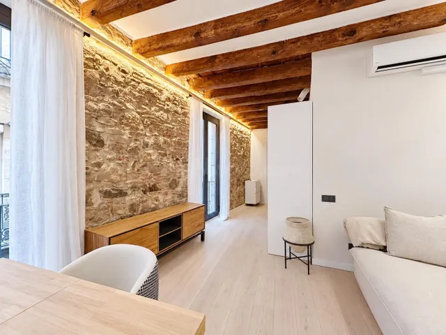Elegante piso completamente reformado de 68 m2 en el corazón de Barcelona — 3