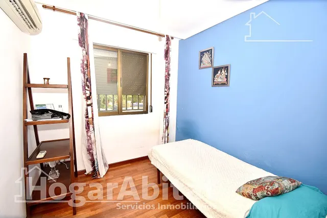 VILLA SEMINUEVA CON PISCINA, TERRAZA Y GRAN JARDÍN — 30