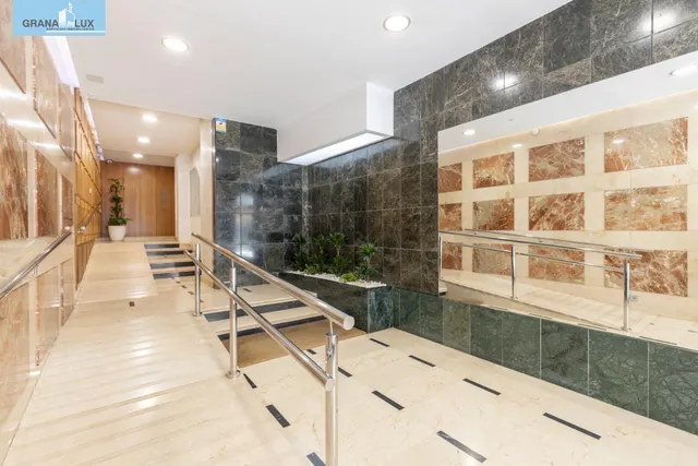 Amplia vivienda en pleno centro de Granada — 49