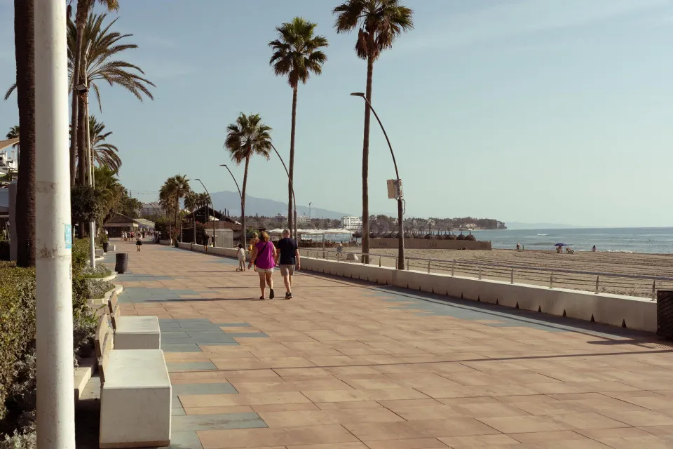 Piso de 3 dormitorios en Puerto de Estepona a 100 metros del paseo maritimo.