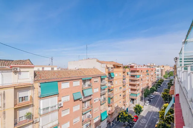 Atico muy amplio con gran terraza en Arabial — 45