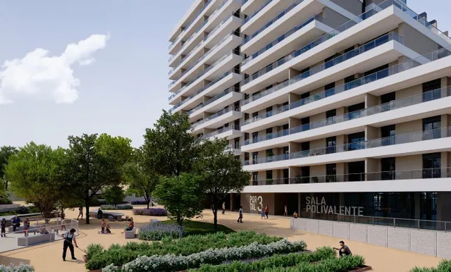 Apartamento con terraza, garaje y piscina en Condomina. — 17