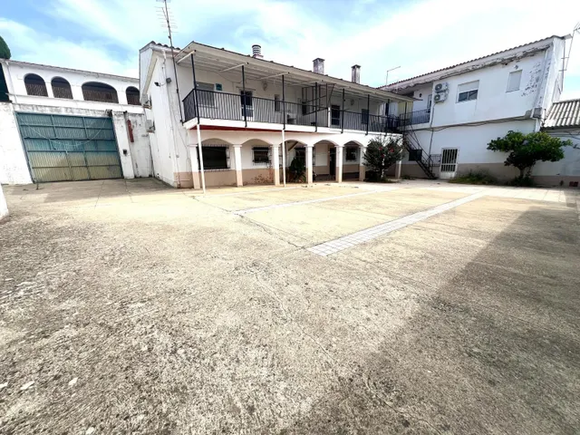 VIVIENDAS Y NAVE EN SERRADILLA - foto 3