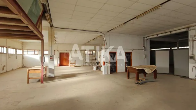 NAVE INDUSTRIAL EN ALQUILER CON AMPLIA PARCELA Y EXCELENTES  - foto 5