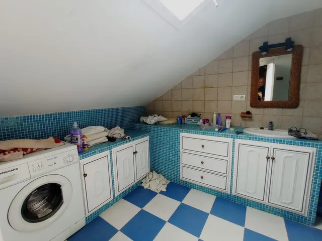 VENTA DE CHALET Y APARTAMENTO — 37