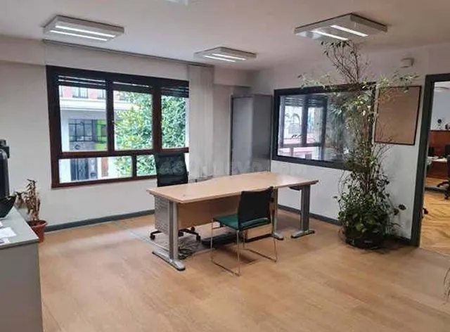 Oficina en planta primera en una de las principales calles d