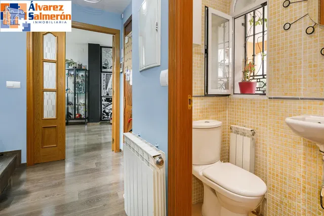 ¡Tu nuevo hogar te espera en Churriana de la Vega! Casa adosada con patio, garaje y futura parada de metro a pocos pasos. — 6