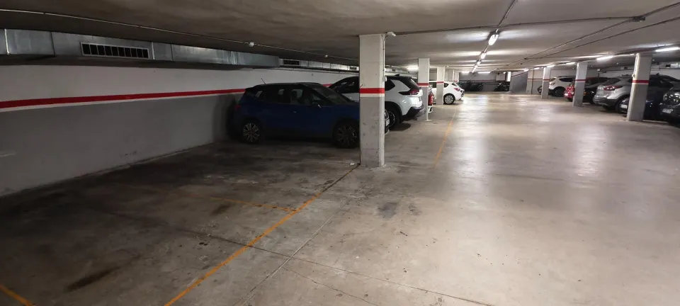 Plaza de parking de coche - Calle Martí (Gràcia)