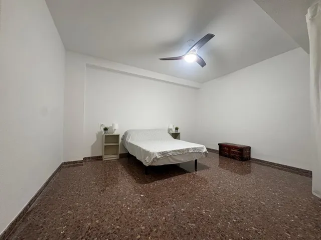 AMPLIO PISO EN PLENO CENTRO DE LLIRIA — 20