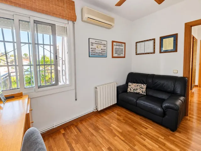 Casa con piscina privada, jardín y porche en Can Sors — 32