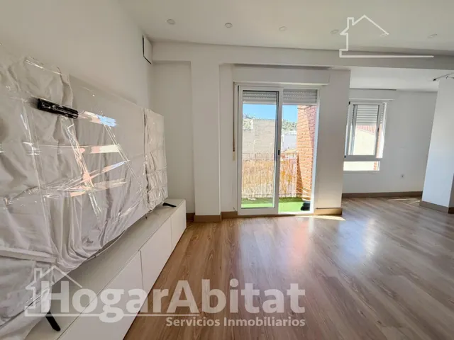 REFORMADO CON 4 DORMITORIOS Y BALCÓN — 8
