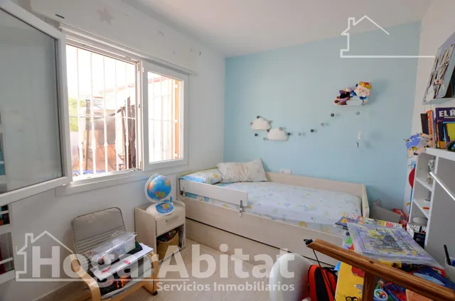 Respira paz entre el mar y la montaña en este exclusivo chalet pareado reformado con piscina privada, solárium y parking — 32