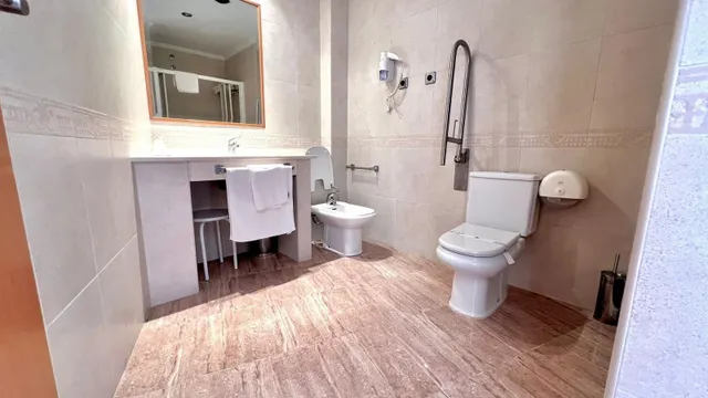 Local comercial 33 habitaciones en venta - Pueblo 8 — 12