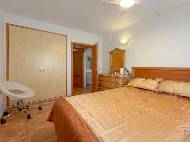 Centro! Encantador apartamento (Año 2003) con terraza confortable y vistas despejadas + 2 Piscinas comunitarias — 17