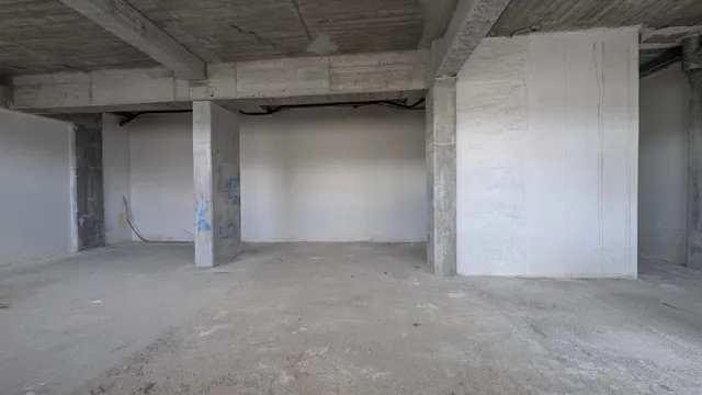 Unico Local en venta en Calle Andarella 2 — 7