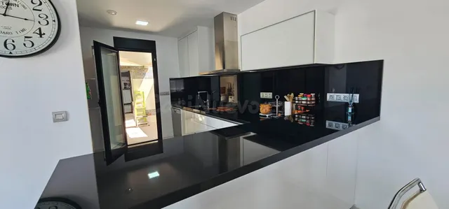 Villa Independiente de Lujo en Esquina con Piscina Privada y - foto 5