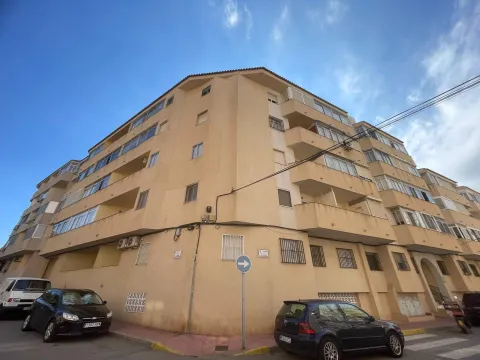 Apartamento de 2 dormitorios con vistas a la pinada en Guardamar del Segura