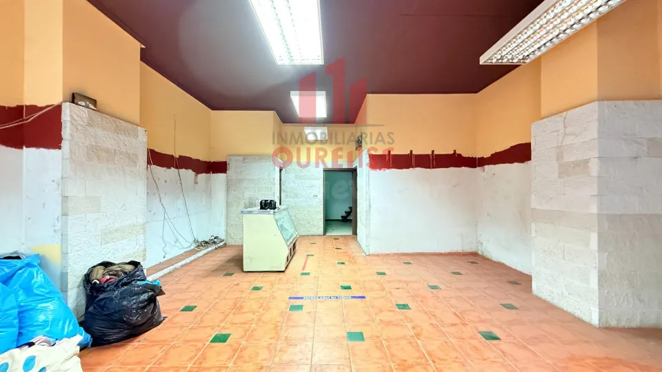 Se alquila local comercial cerca de la estación de tren.