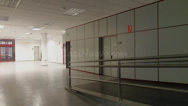 AMPLIO LOCAL COMERCIAL CON UNA SUPERFICIE DE 955 M2 Y RECAYE - foto 5