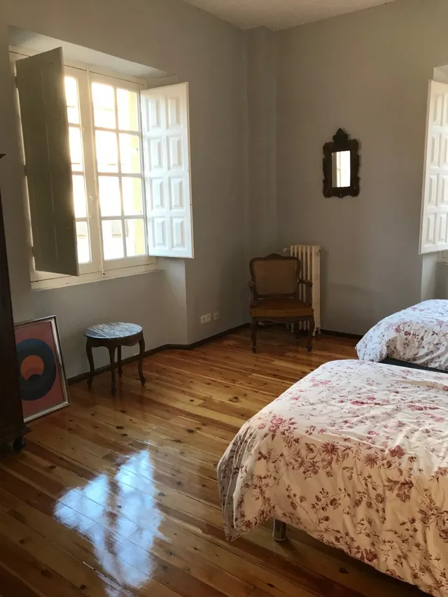 IMPRESIONANTE CASA EN EL CENTRO DE VALENCIA DE DON JUAN, IDEAL NEGOCIO. EN PERFECTO ESTADO. — 35