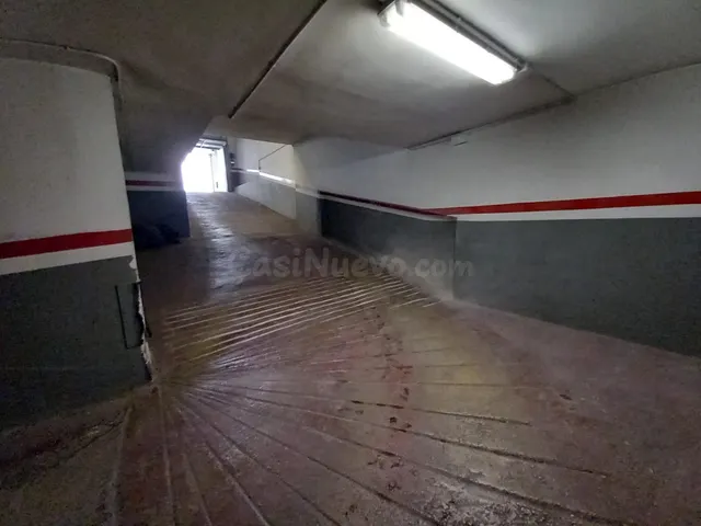 Plaza aparcamiento en venta en Reus centro - foto 2