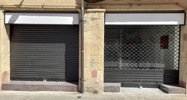 Gran local comercial de 275m2 con patio en la Eixample — 16