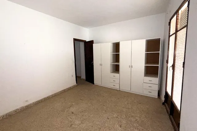 # **Casa de Pueblo Tradicional de 4 Dormitorios con Potencial para Ampliar la Terraza – ¡Solo 35.000 €!** — 16