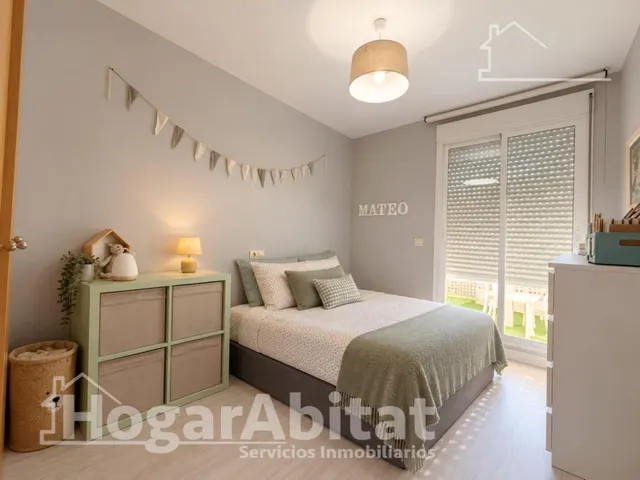 Excelente ubicación y reforma integral en este luminoso piso exterior con terraza, garaje y piscina comunitaria — 17