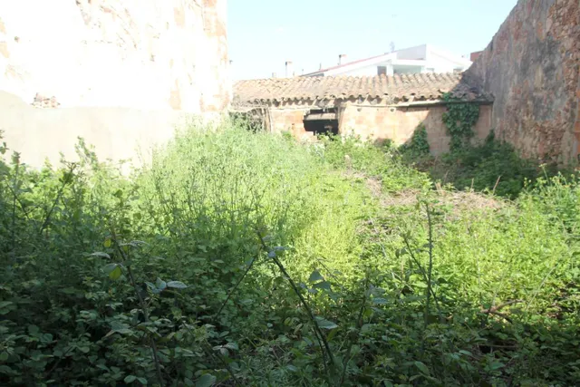 TERRENO URBANIZABLE PARA HACER 6 PISOS O DOS CASAS ADOSADAS - foto 4