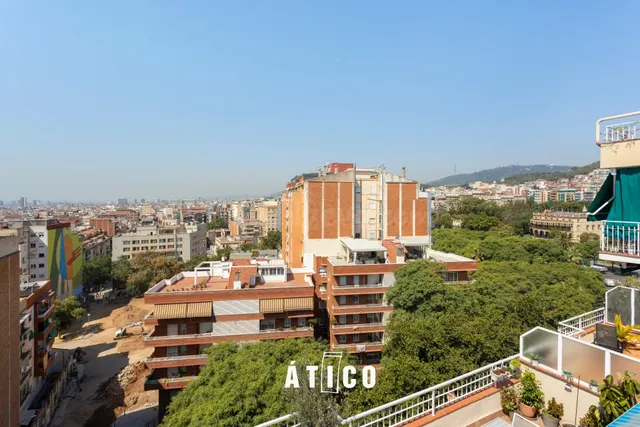 Atico con una terraza espectacular y vistas unicas sobre Barcelona — 5