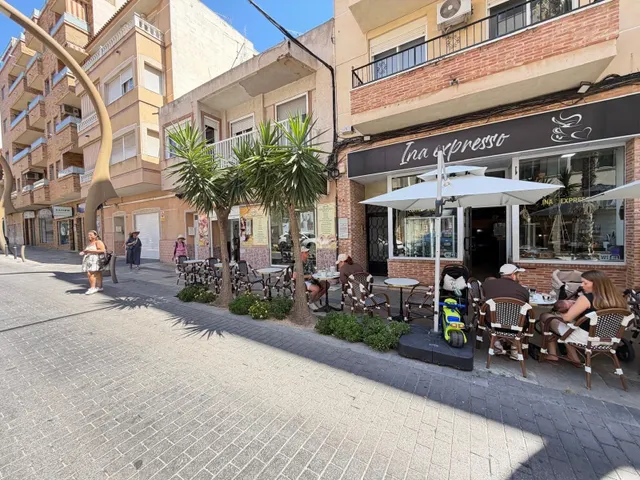 Local comercial 150m² en venta - torrevieja — 34