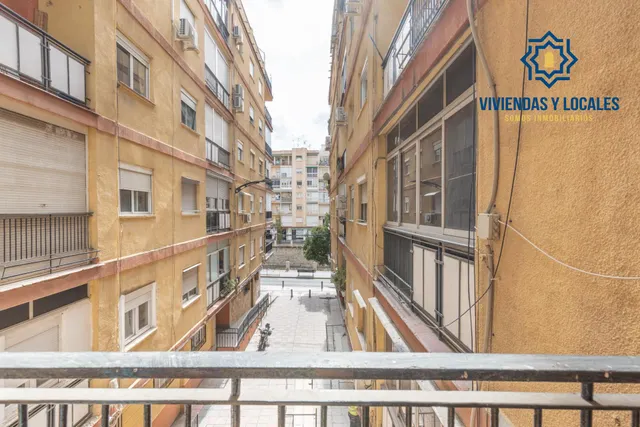 Piso amplio de tres dormitorios en ribera del genil-camino de ronda — 10