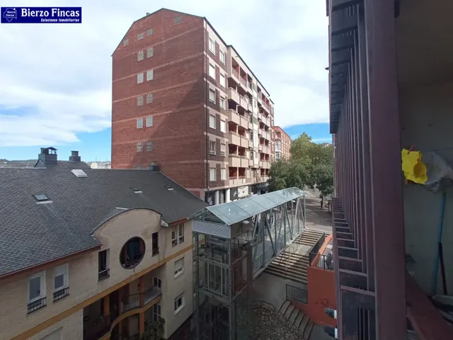 SE VENDE AMPLIO PISO EN PONFERRADA — 10