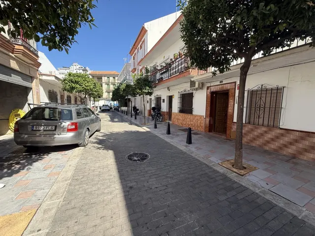 Fuengirola, Centro, Casa con 4 Dormitorios, Patio, Terraza. - foto 2