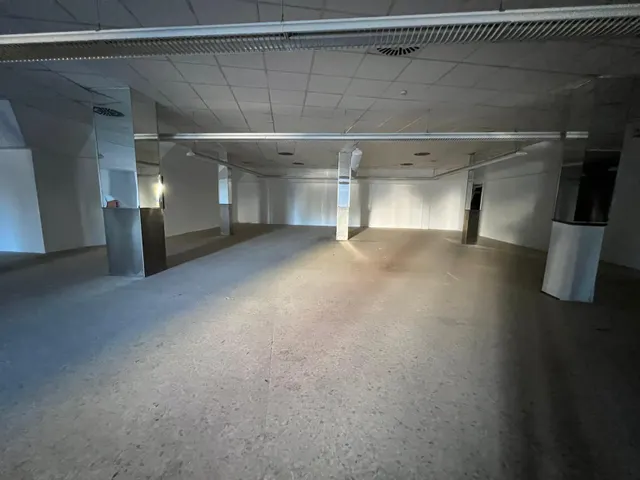 Local idóneo para supermercado, gimnasio y otras actividades comerciales con parkings — 12