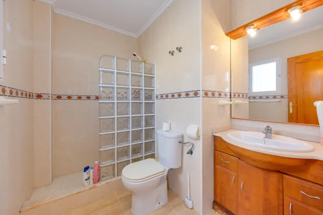 Casa en venta en Lo Crispín con 3 dormitorios, piscina, jardín y terraza cerca de Torrevieja y Guardamar — 22