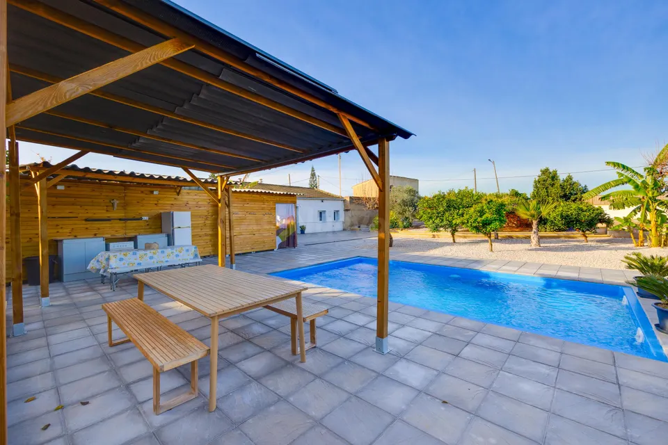 Chalet con parcela en Los Montesinos (Alicante)