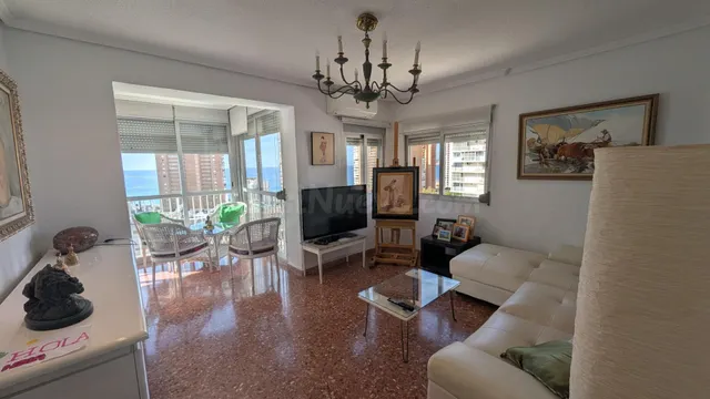 Apartamento con vistas, parking y piscina a un paso de la playa de Levante Benidorm! www.euroloix.com — 2