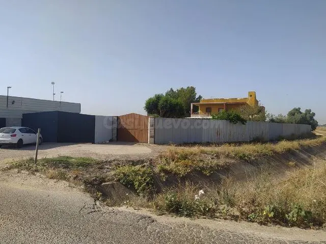 SE VENDE CHALET OKUPADO en Diseminado Rinconada (La) (Sevill - foto 2
