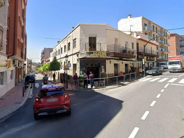 Amplio local alquilado para inversores en zona Bóbiles de Piera — 9