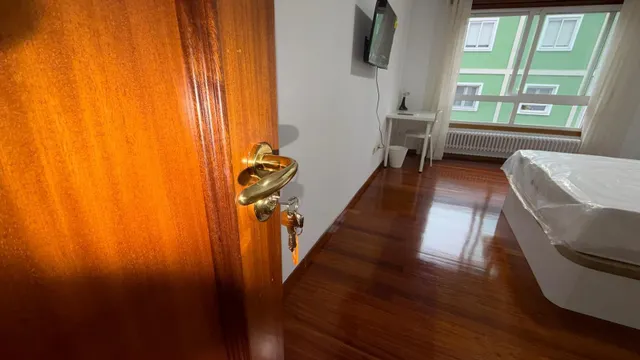 MARAVILLOSO PISO DE ALQUILER POR TEMPORADA EN PLENO CENTRO DE OURENSE – ZONA VALLE-INCLÁN — 48